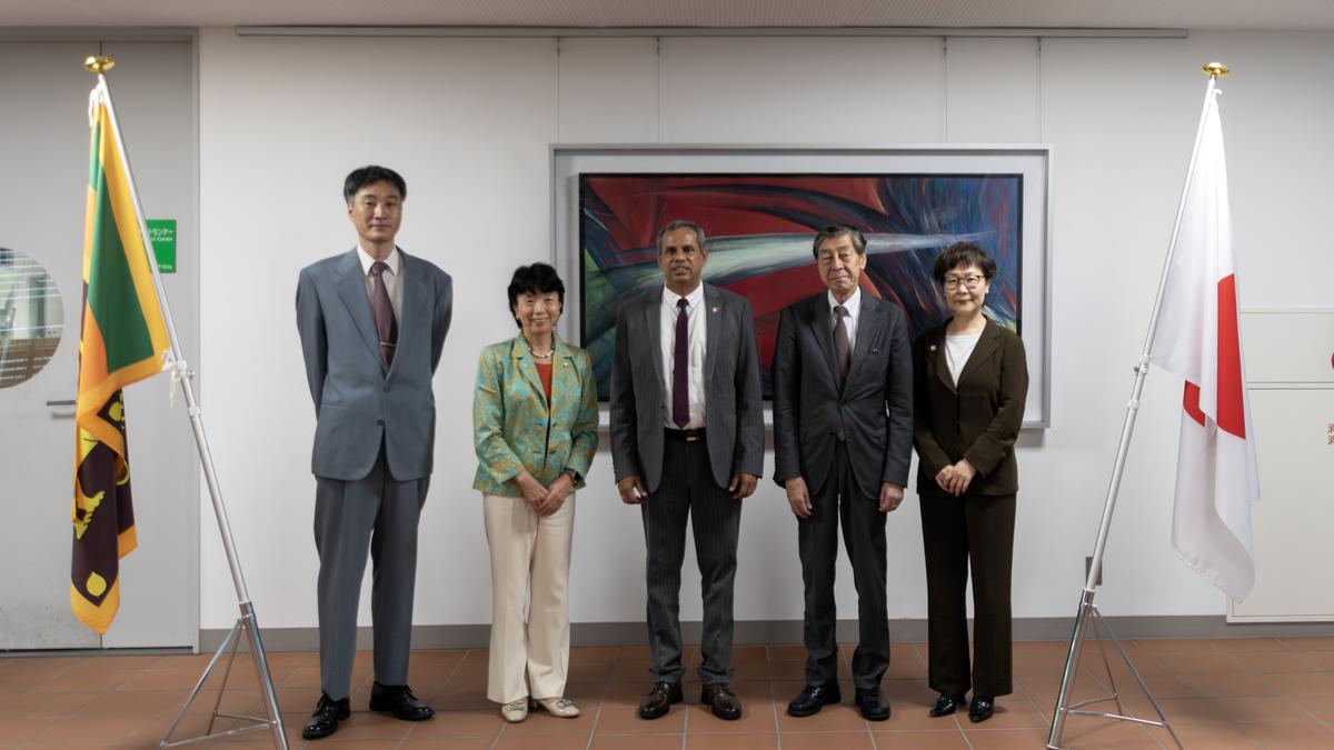 駐日スリランカ特命全権大使に就任した修了生による表敬訪問：大田学長らと