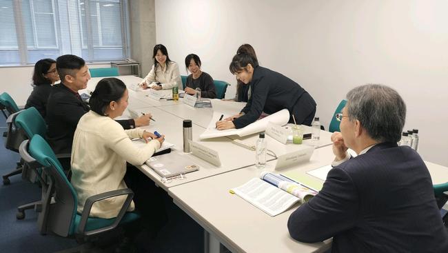 koreampm_image4_discussion.jpg