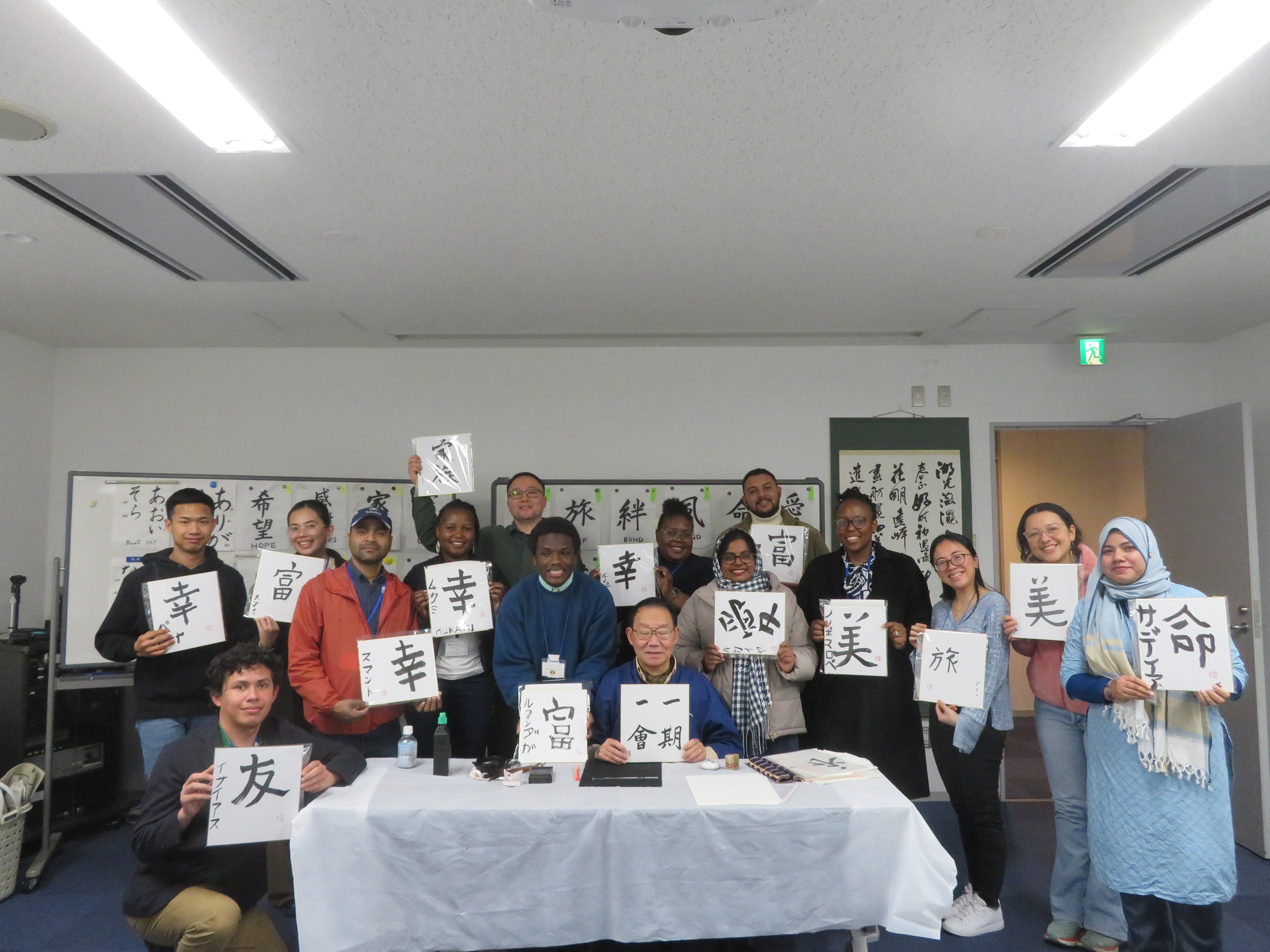G8 文化体験（書道）.JPG