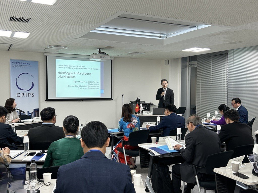 Photo of Prof. Takada's lecture